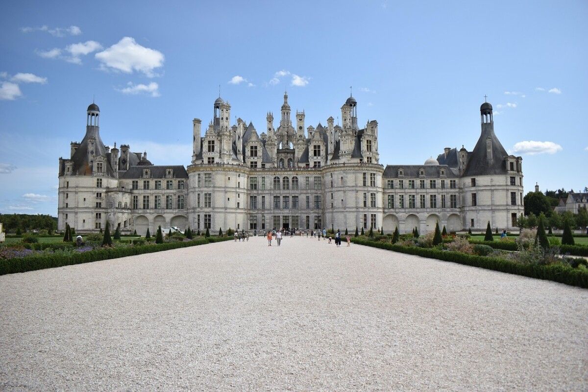 découvrez le monde du voyage de luxe : destinations exclusives, hébergements prestigieux, conseils personnalisés et expériences inoubliables pour un séjour haut de gamme.