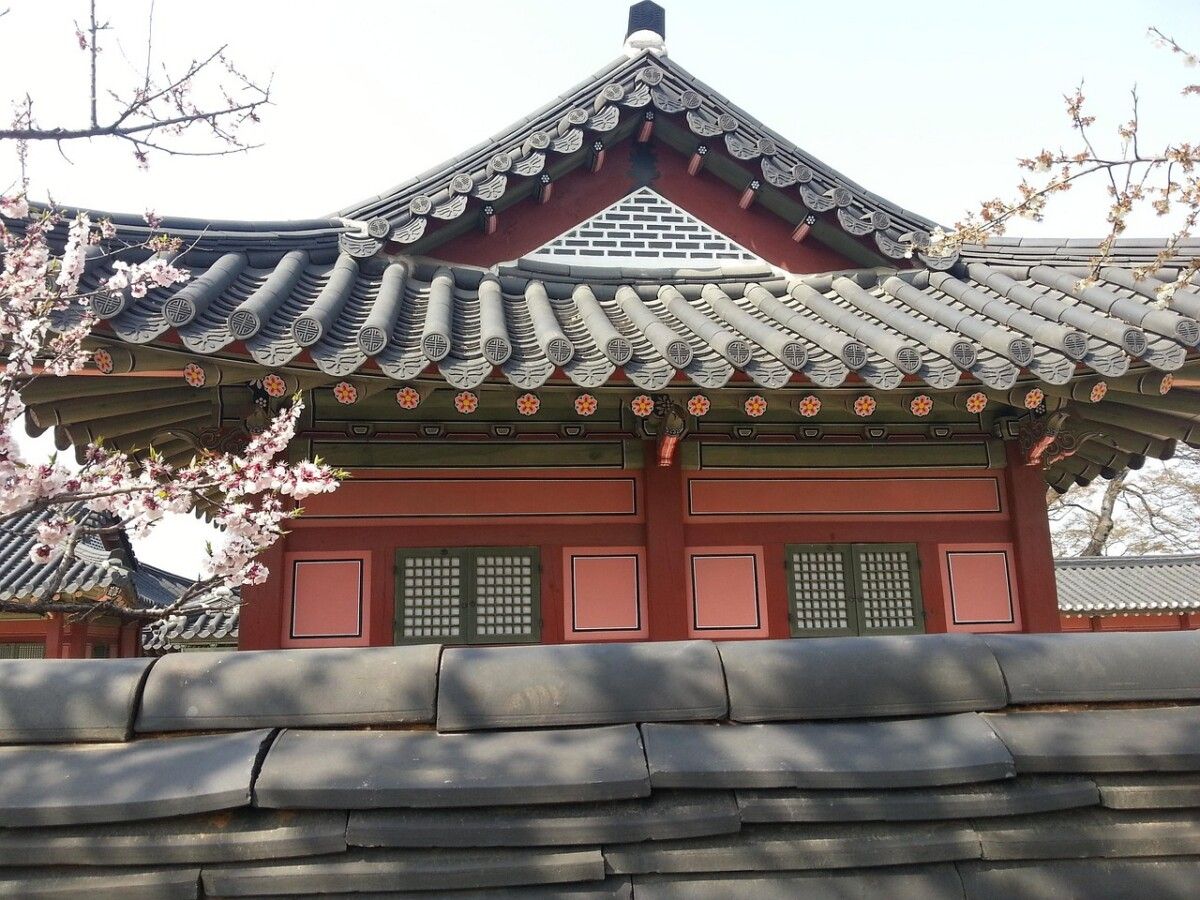 découvrez le hanok, la maison traditionnelle coréenne, connue pour son architecture unique, ses matériaux naturels et son harmonie avec la nature. explorez son histoire, ses caractéristiques et pourquoi il reste un symbole du patrimoine coréen.