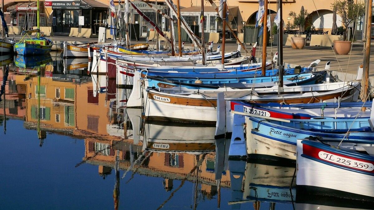 découvrez la côte d'azur, une destination emblématique du sud de la france, célèbre pour ses plages paradisiaques, ses villes élégantes comme nice et cannes, et son climat ensoleillé toute l'année. parfait pour des vacances inoubliables en bord de mer.
