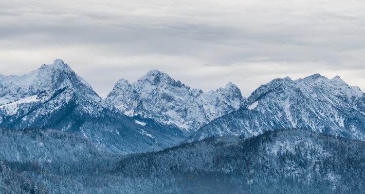 découvrez l'écotourisme, une manière responsable d'explorer la nature tout en soutenant les communautés locales. profitez d'activités en plein air, d'hébergements durables et d'expériences authentiques qui préservent la biodiversité et protègent l'environnement. engagez-vous pour un voyage qui respecte la planète.