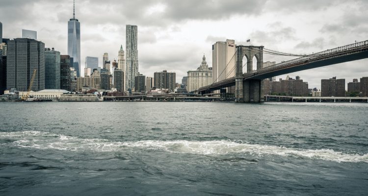 découvrez new york, la ville qui ne dort jamais, où la culture, l'art et la gastronomie se rencontrent pour offrir une expérience inoubliable. promenez-vous à travers ses célèbres attractions, de times square à central park, et plongez dans l'effervescence de cette métropole emblématique.