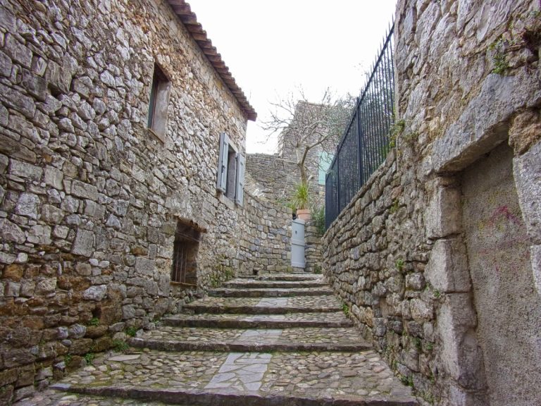 Découvrez les 10 Incontournables à Explorer dans les Cévennes d’Ardèche