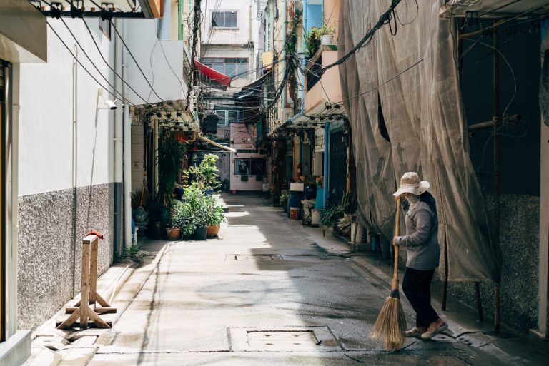 Découvrir les coutumes locales lors de voyages