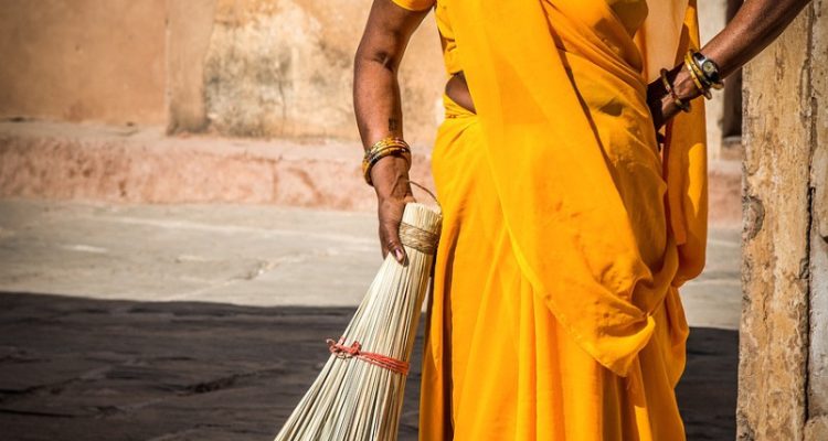 découvrez la richesse des traditions à travers le monde : fêtes, coutumes et pratiques ancestrales qui forgent notre identité culturelle. plongez dans un voyage fascinant au cœur des traditions qui unissent les générations.