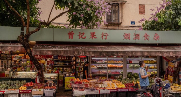 découvrez l'authenticité des marchés locaux, des trésors culinaires aux produits artisanaux. plongez dans une expérience unique où les saveurs, les couleurs et l'ambiance vibrante des produits du terroir vous attendent.