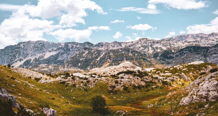 découvrez des paysages à couper le souffle qui vous transporteront vers des horizons enchanteurs. plages paradisiaques, montagnes majestueuses et vallées verdoyantes vous attendent pour une exploration inoubliable.