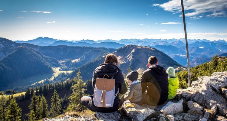 découvrez des idées et conseils pour des voyages en famille inoubliables. explorez des destinations adaptées aux enfants, des activités divertissantes et des astuces pour voyager sereinement avec vos proches.