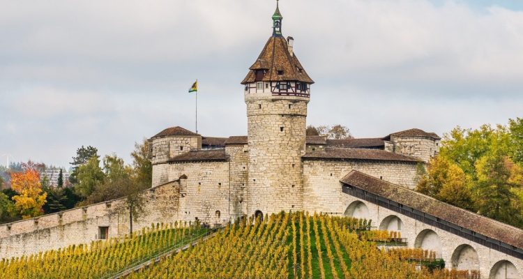 découvrez des sites historiques fascinants qui racontent l'histoire de notre patrimoine culturel. explorez des monuments emblématiques, des ruines anciennes et des musées captivants, chacun révélant des récits uniques et des trésors du passé.