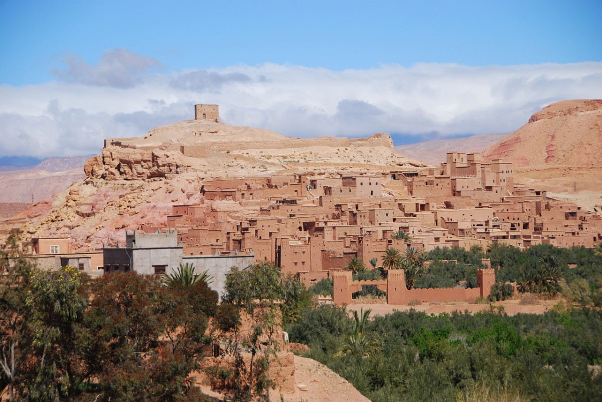 découvrez l'univers fascinant de la casbah, un symbole d'architecture historique et de culture riche. plongez dans ses ruelles labyrinthiques, explorez son patrimoine authentique et laissez-vous envoûter par son ambiance unique.