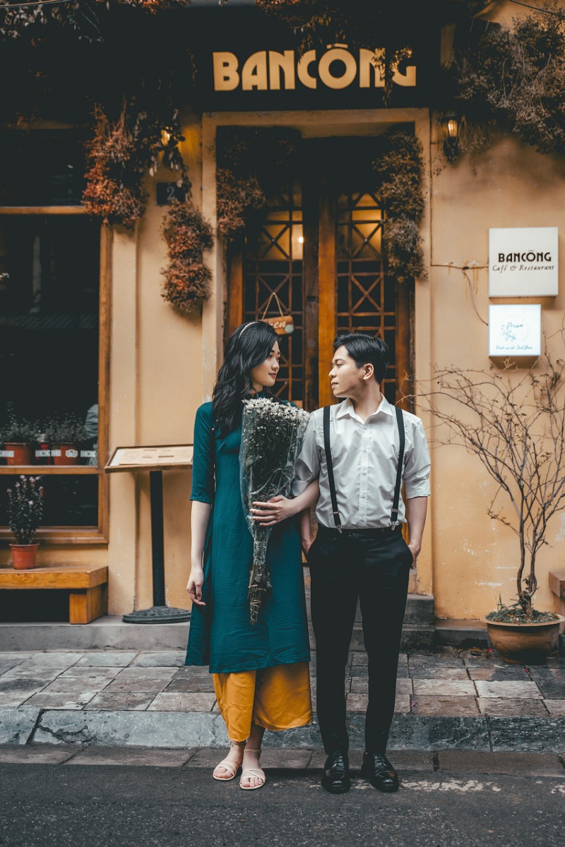 découvrez hanoi, la capitale du vietnam, où tradition et modernité se rencontrent. explorez ses temples historiques, ses marchés animés et savourez une cuisine délicieuse tout en vous immergeant dans la culture vibrante de cette ville fascinante.