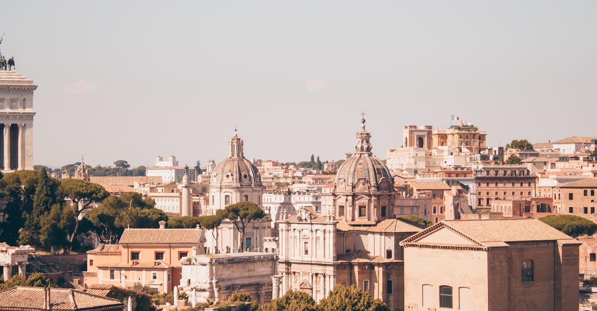 découvrez les sites historiques incontournables qui racontent l'histoire fascinante des civilisations passées. explorez des monuments emblématiques, des vestiges antiques et des lieux chargés de mémoire, offrant un voyage captivant à travers le temps.