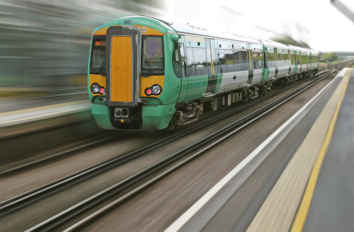 découvrez les merveilles du voyage en train : une expérience unique alliant confort, paysages à couper le souffle et respect de l'environnement. que ce soit pour une escapade ou un long trajet, le train vous offre la liberté et la sérénité pour explorer de nouvelles destinations.