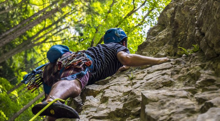 Comment s’initier à l’escalade en extérieur