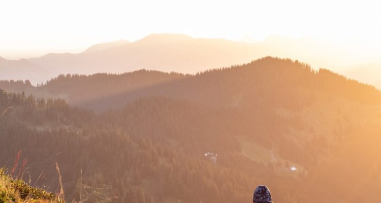 découvrez l'aventure en plein air avec nos conseils de randonnée. explorez des sentiers magnifiques, apprenez les meilleures pratiques pour marcher en sécurité et plongez dans la nature.