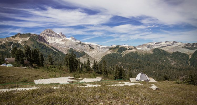 découvrez les meilleurs campings pour des vacances inoubliables en pleine nature. que vous soyez en famille, entre amis ou en solo, trouvez l'endroit idéal pour profiter de paysages magnifiques et d'activités variées. explorez nos sélections et préparez-vous à vivre des aventures mémorables.