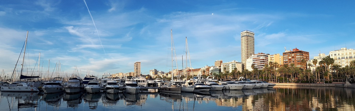 découvrez alicante, une belle ville espagnole sur la costa blanca, célèbre pour ses plages dorées, son riche patrimoine culturel et sa cuisine méditerranéenne. profitez d'une ambiance vibrante et explorez des sites historiques tout en savourant l'art de vivre local.