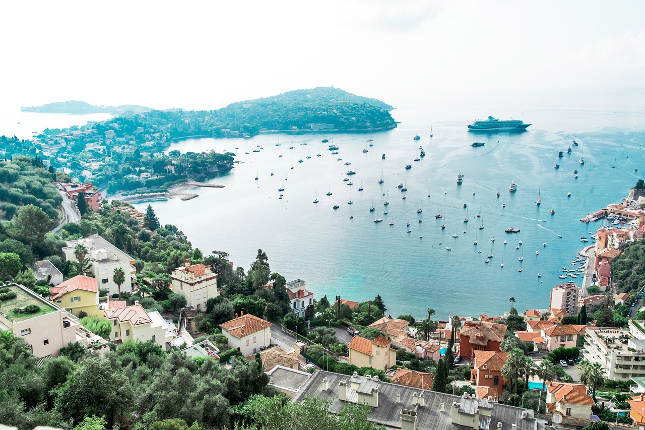 découvrez nice cuisine, un véritable voyage culinaire au cœur de la cuisine niçoise. savourez des plats authentiques préparés avec des ingrédients frais et locaux, tout en profitant d'une ambiance chaleureuse et conviviale. laissez-vous séduire par des spécialités provençales et des recettes traditionnelles revisitées, pour une expérience gustative inoubliable.