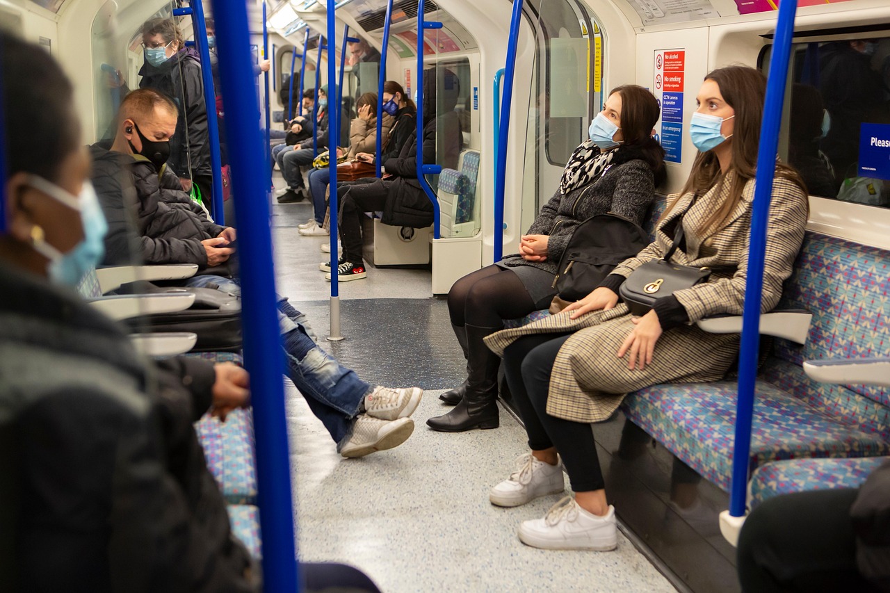 découvrez l'univers des transports en commun : un moyen pratique, économique et écologique pour se déplacer en ville. explorez les avantages des bus, tramways, métros et trains, et apprenez comment optimiser vos trajets quotidiens.