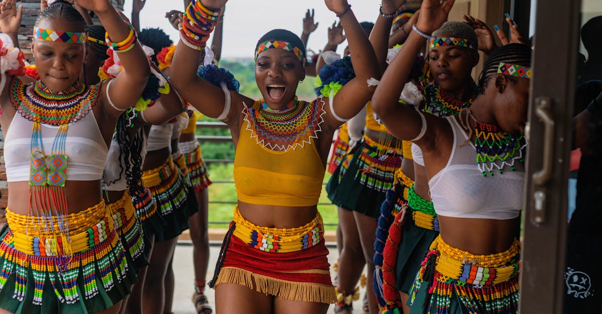 découvrez la richesse de la musique traditionnelle, ses racines culturelles et son impact sur les sociétés à travers le temps. plongez dans des mélodies authentiques et des rythmes qui racontent l'histoire de générations passées.