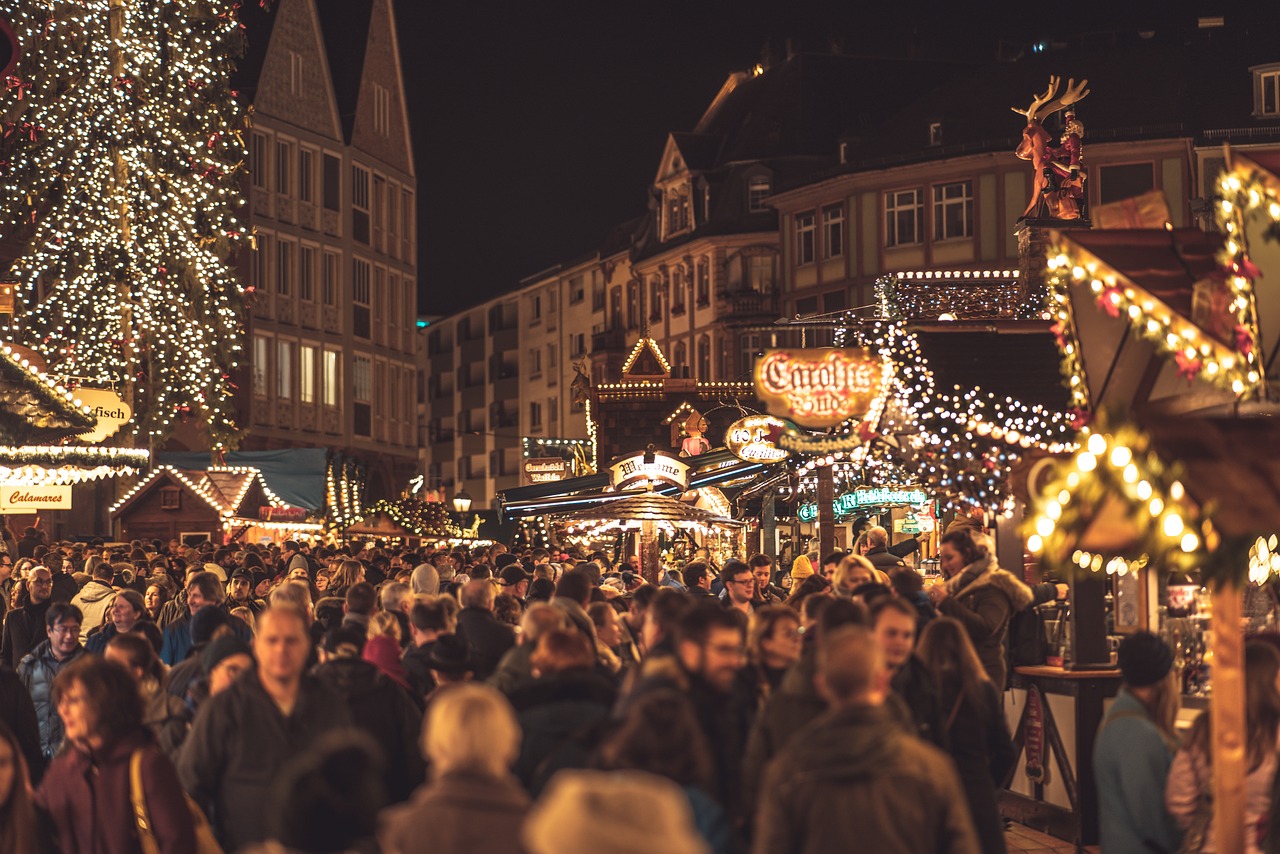 découvrez l'ambiance vibrante des marchés nocturnes, où la culture locale s'épanouit à travers des stands de nourriture alléchants, des artisans talentueux et des divertissements captivants. vivez une expérience unique en explorant les saveurs et les couleurs qui illuminent les rues la nuit.