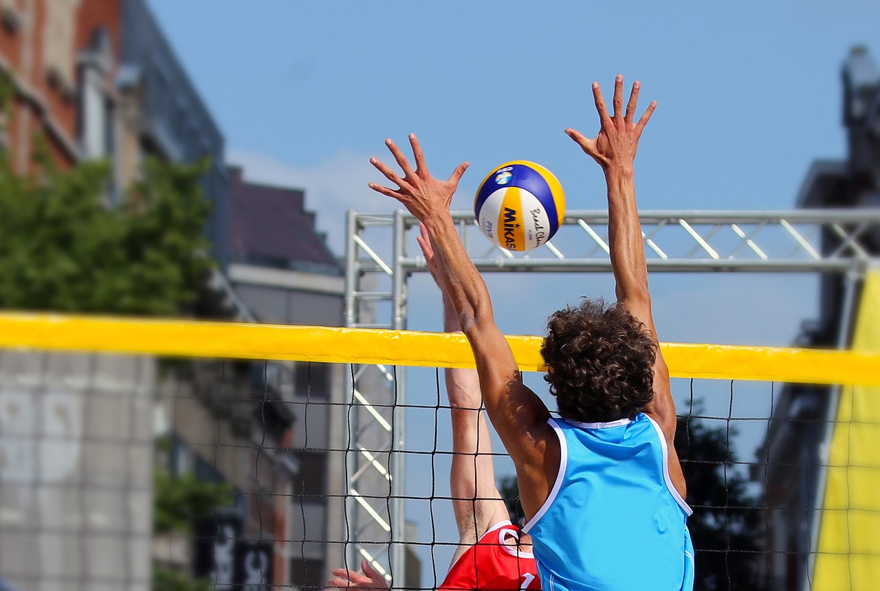 découvrez l'excitation du beach volley, un sport dynamique et convivial qui se joue sur le sable, parfait pour profiter du soleil tout en améliorant votre agilité et votre esprit d'équipe. idéal pour les amateurs de plage et de défis sportifs !