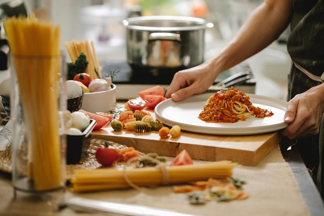 participez à nos cours de cuisine interactifs et apprenez à préparer de délicieux plats tout en développant vos compétences culinaires. que vous soyez débutant ou chef en herbe, nos chefs expérimentés vous guideront dans une ambiance conviviale et inspirante. rejoignez-nous pour une expérience gourmande inoubliable !