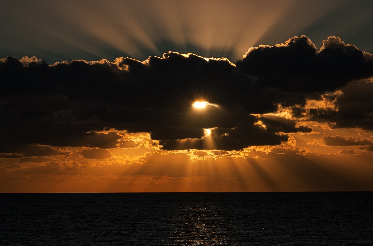 découvrez gran canaria, une île paradisiaque des canaries alliant plages de sable doré, paysages volcaniques époustouflants et une culture riche. profitez d'activités variées, des randonnées à travers des paysages spectaculaires aux moments de détente sur des plages ensoleillées. explorez les villages pittoresques et savourez une cuisine locale délicieuse. gran canaria vous attend pour des vacances inoubliables !