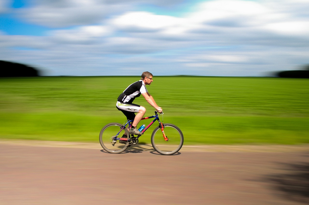 découvrez l'univers du vélo avec nos conseils, guides et itinéraires adaptés à tous les niveaux. que vous soyez passionné de vtt, cyclotourisme ou balade tranquille, trouvez toutes les information nécessaires pour profiter pleinement de vos aventures à deux roues.