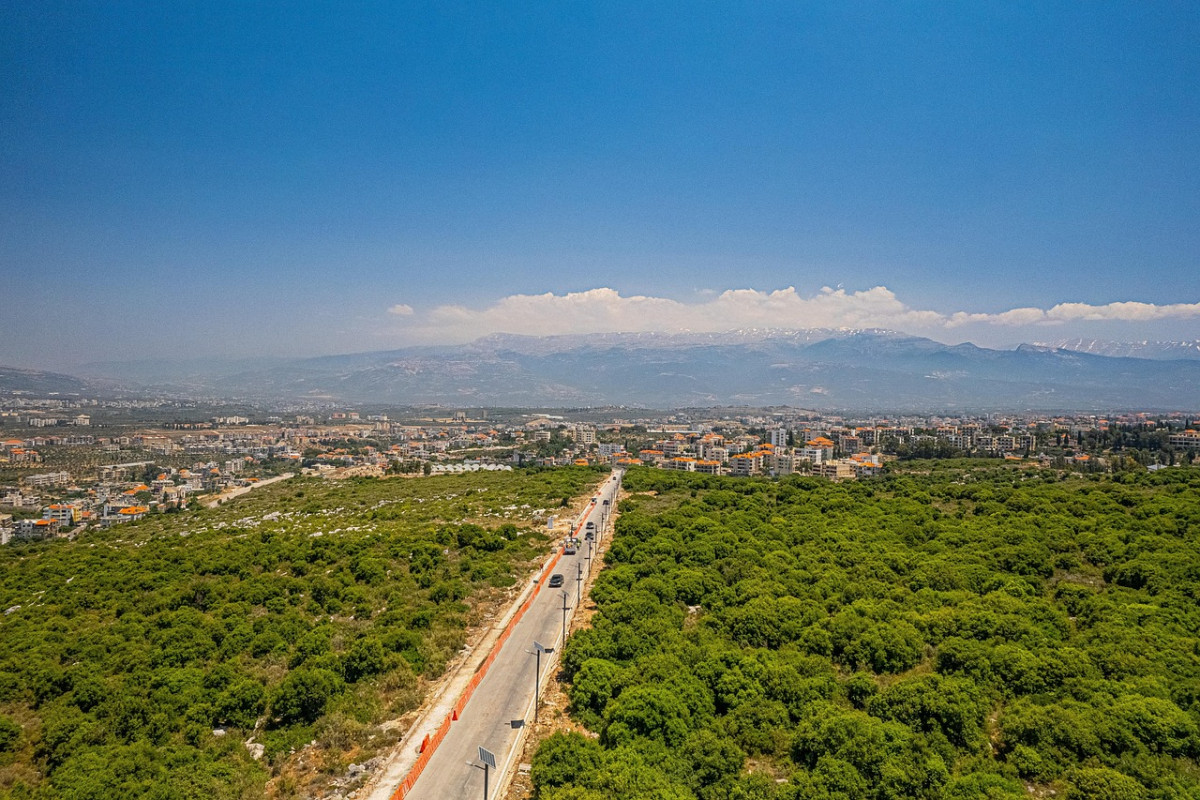 découvrez le liban, un pays riche en histoire, en culture et en paysages à couper le souffle. explorez ses villes vibrantes, sa délicieuse cuisine méditerranéenne et ses sites historiques fascinants qui témoignent de son patrimoine millénaire.