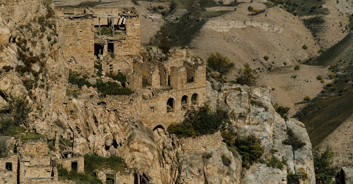 découvrez les sites archéologiques fascinants qui racontent l'histoire des civilisations passées. explorez des vestiges anciens, des ruines majestueuses et des trésors culturels qui révèlent notre patrimoine commun à travers le temps.