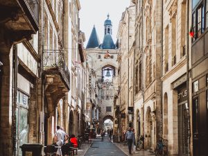 découvrez les 4 restaurants incontournables pour savourer Bordeaux