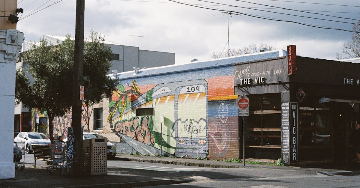 découvrez les villes créatives, des lieux où l'innovation, la culture et l'art se rencontrent pour transformer l'urbanisme et enrichir la vie citoyenne. explorez les initiatives inspirantes, les événements captivants et les projets collaboratifs qui font de ces villes des modèles de créativité et de durabilité.