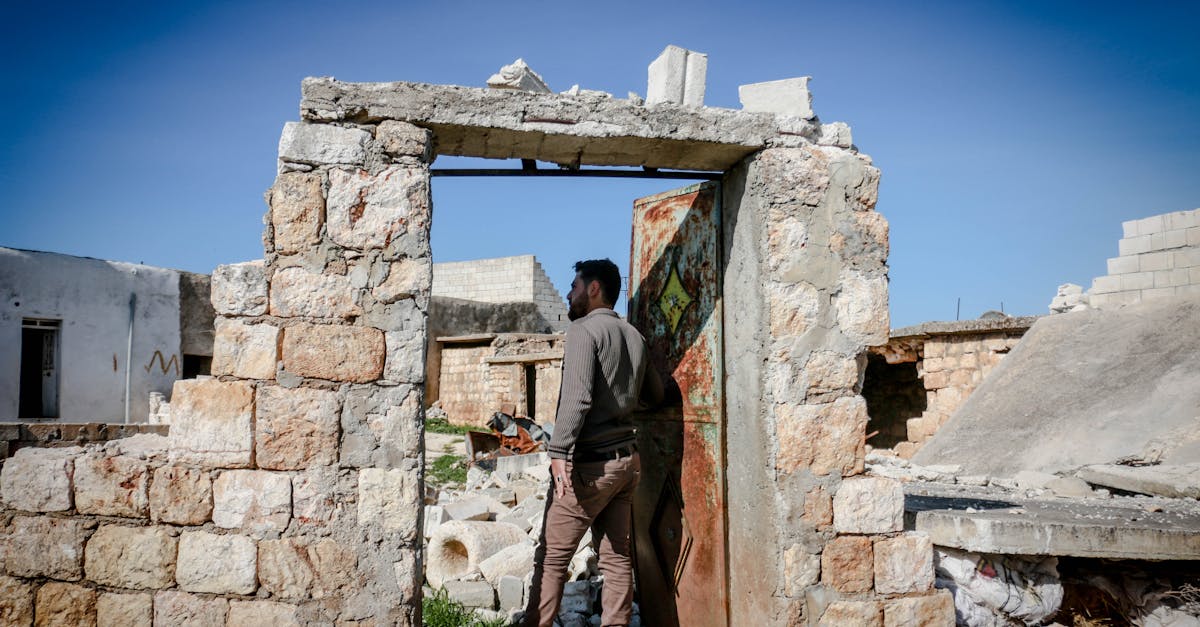 découvrez l'univers fascinant de la reconstruction historique, une pratique qui vise à redonner vie aux époques passées à travers des recherches approfondies et des reconstitutions précises. plongez dans les détails des événements, des modes de vie et des cultures d'antan pour mieux comprendre notre héritage et notre histoire.
