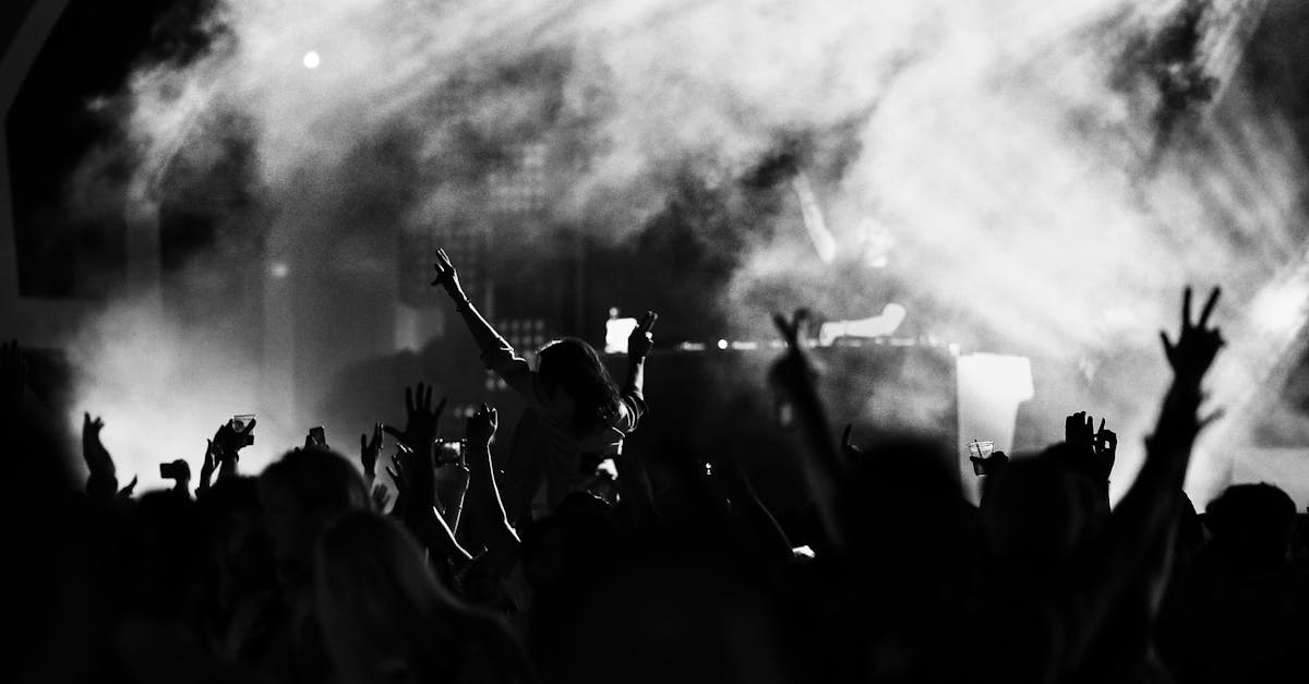 découvrez l'univers fascinant des arts de la performance, une forme d'expression artistique vivante et immersive qui allie théâtre, danse et musique. explorez les spectacles captivants, les artistes innovants et les tendances émergentes qui redéfinissent le paysage culturel contemporain.