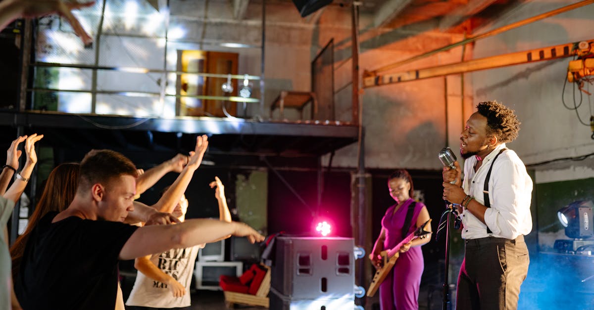 découvrez l'univers des arts de la performance, où créativité et expression se rencontrent pour captiver les sens. explorez les différentes formes d'art vivant et laissez-vous inspirer par des performances uniques qui transcendent les limites de l'imagination.