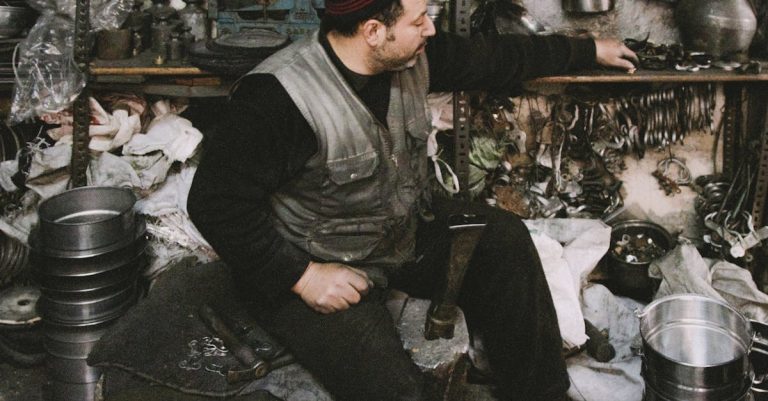 Soutien à l’artisanat : Comment revitaliser les métiers d’art traditionnels