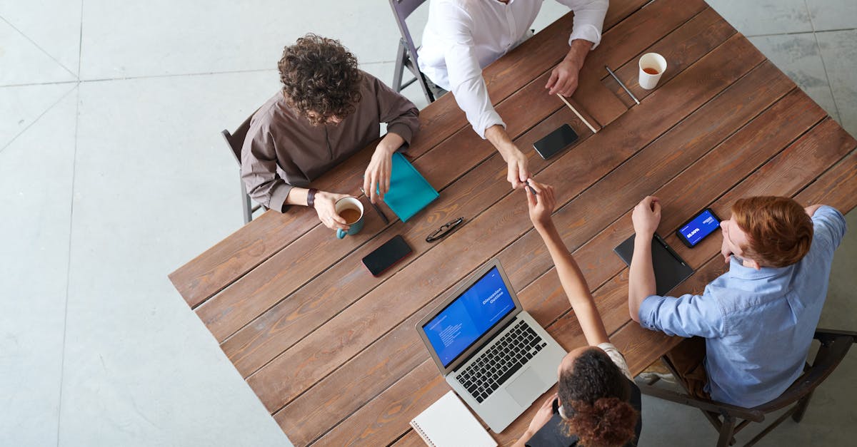 découvrez l'importance de la collaboration au sein des équipes pour favoriser l'innovation, améliorer la productivité et renforcer les liens interpersonnels. apprenez des stratégies efficaces pour optimiser le travail collaboratif et créer un environnement de confiance.