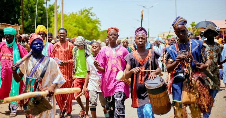 Enjeux culturels : Comprendre les défis de la diversité dans nos sociétés modernes