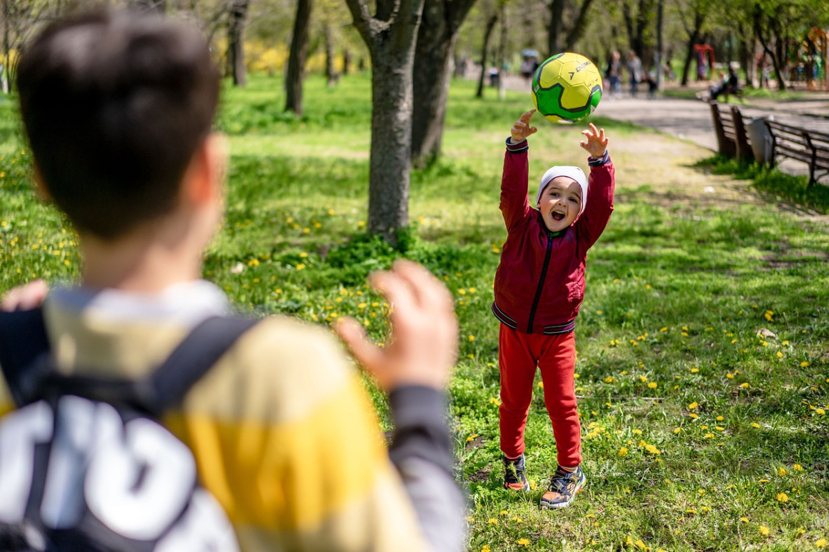 découvrez des activités familiales amusantes et enrichissantes pour tous les âges. que ce soit en plein air ou à l'intérieur, trouvez des idées pour renforcer les liens familiaux tout en vous divertissant ensemble.