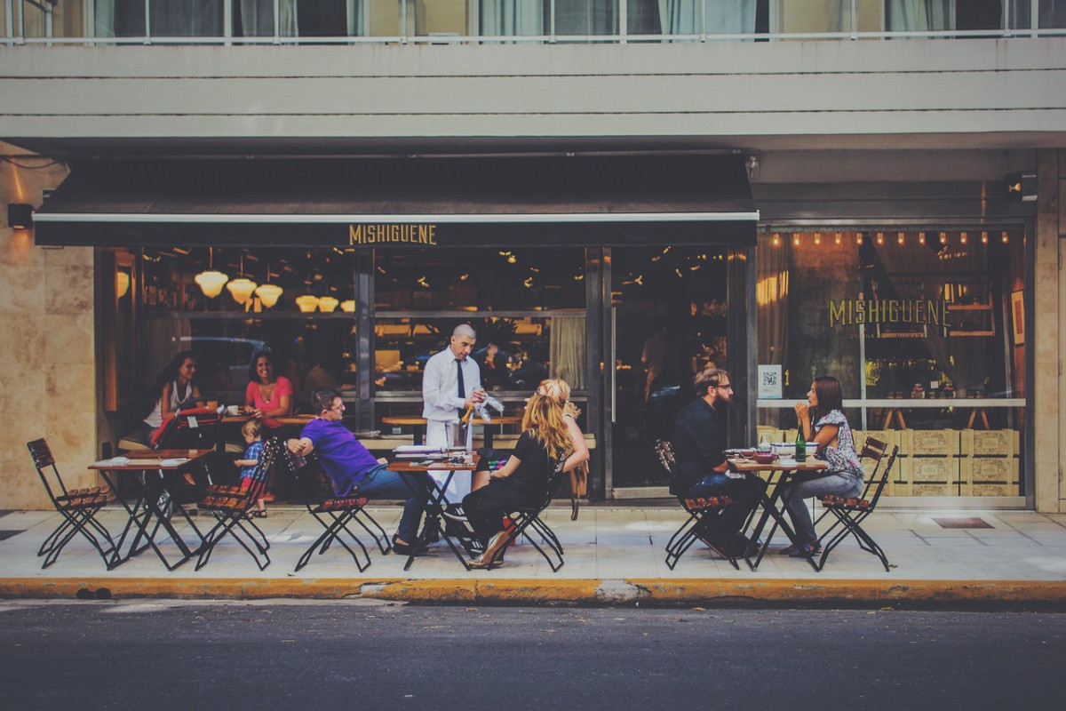 découvrez les meilleurs restaurants près de chez vous, offrant une variété de cuisines pour tous les goûts. que vous recherchiez une expérience gastronomique raffinée ou un repas convivial en famille, trouvez l'endroit parfait pour satisfaire vos envies culinaires.