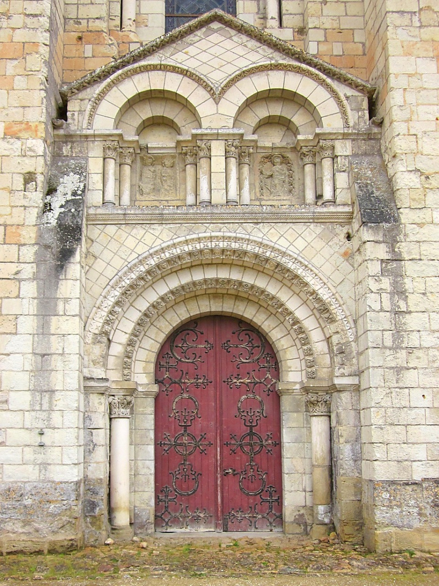 découvrez chinon, une charmante ville française riche en histoire, célèbre pour son château médiéval, ses vignobles prestigieux et son patrimoine architectural. explorez ses ruelles pittoresques et savourez le vin de la vallée de la loire.