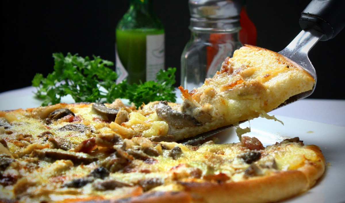 découvrez une expérience culinaire futuriste où innovation, saveurs inouïes et technologies de pointe transforment chaque repas en voyage sensoriel unique.