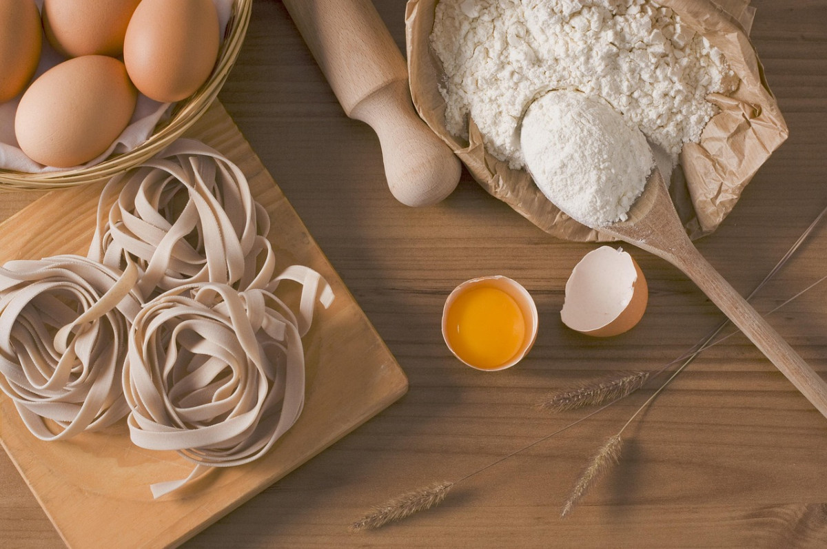 découvrez l'univers fascinant de la gastronomie : histoire, techniques culinaires, tendances et conseils pour éveiller vos papilles et sublimer vos repas.