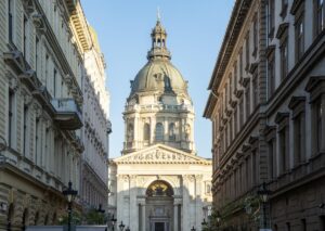 découvrez le tourisme religieux à travers la visite d'églises emblématiques. explorez l'histoire, l'architecture et le patrimoine culturel lors de votre prochain voyage spirituel.