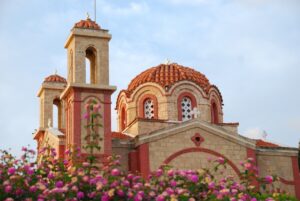 découvrez chypre, une île méditerranéenne riche en histoire, plages de rêve et culture authentique. explorez ses sites antiques, savourez sa gastronomie et profitez d’un climat ensoleillé toute l’année.
