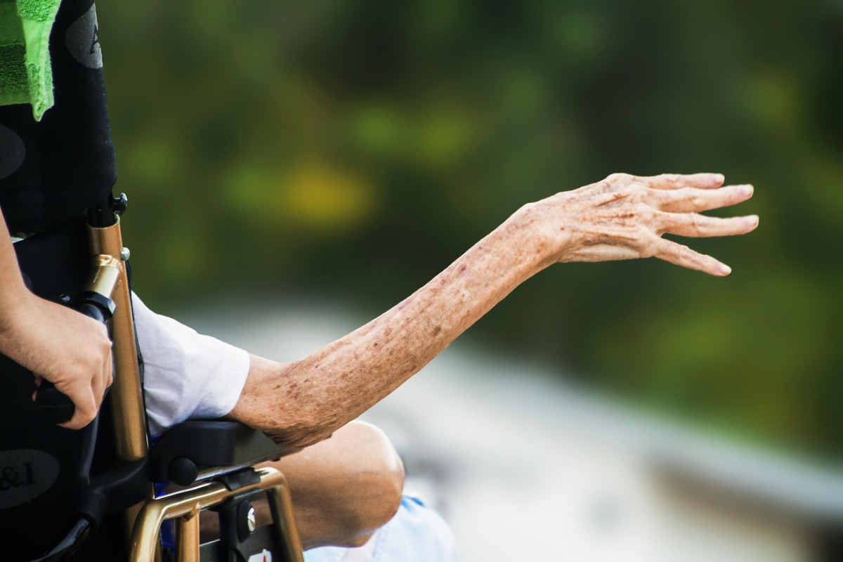 découvrez l'hospice : un lieu d'accueil et d'accompagnement dédié aux personnes en fin de vie, offrant soins médicaux, soutien psychologique et chaleur humaine dans un environnement respectueux et apaisant.