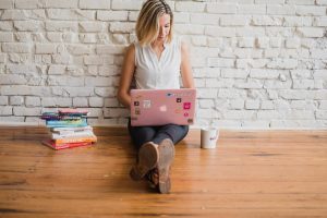 découvrez le monde des influenceurs : leur rôle, leur impact sur les réseaux sociaux et comment ils façonnent les tendances dans différents secteurs.