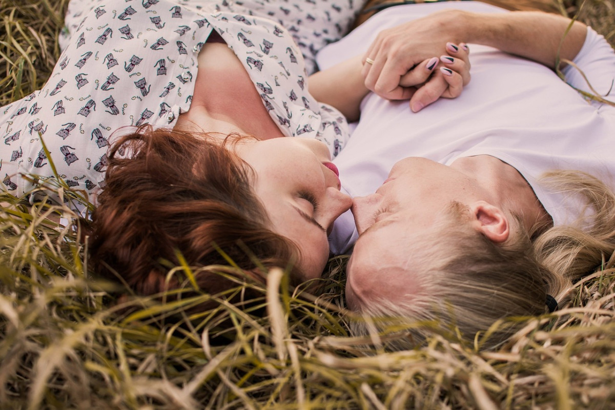 découvrez comment vivre une histoire d'amour authentique loin du monde numérique. conseils, récits et astuces pour cultiver une relation épanouie sans les réseaux sociaux ni les applications de rencontres.