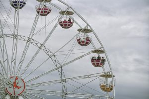 découvrez l'univers fascinant des parcs à thème : attractions, aventures, conseils pratiques et idées de visites pour toute la famille. préparez votre prochaine sortie inoubliable dans un parc d'attractions en france ou à l'étranger !