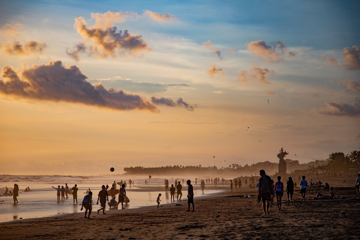 découvrez bali, l'île des dieux : plages paradisiaques, rizières verdoyantes, temples mystiques et culture balinaise authentique pour un voyage inoubliable en indonésie.